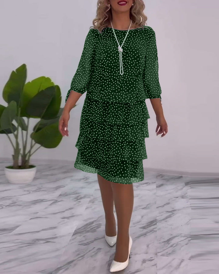 Robe élégante à couches avec imprimé pois