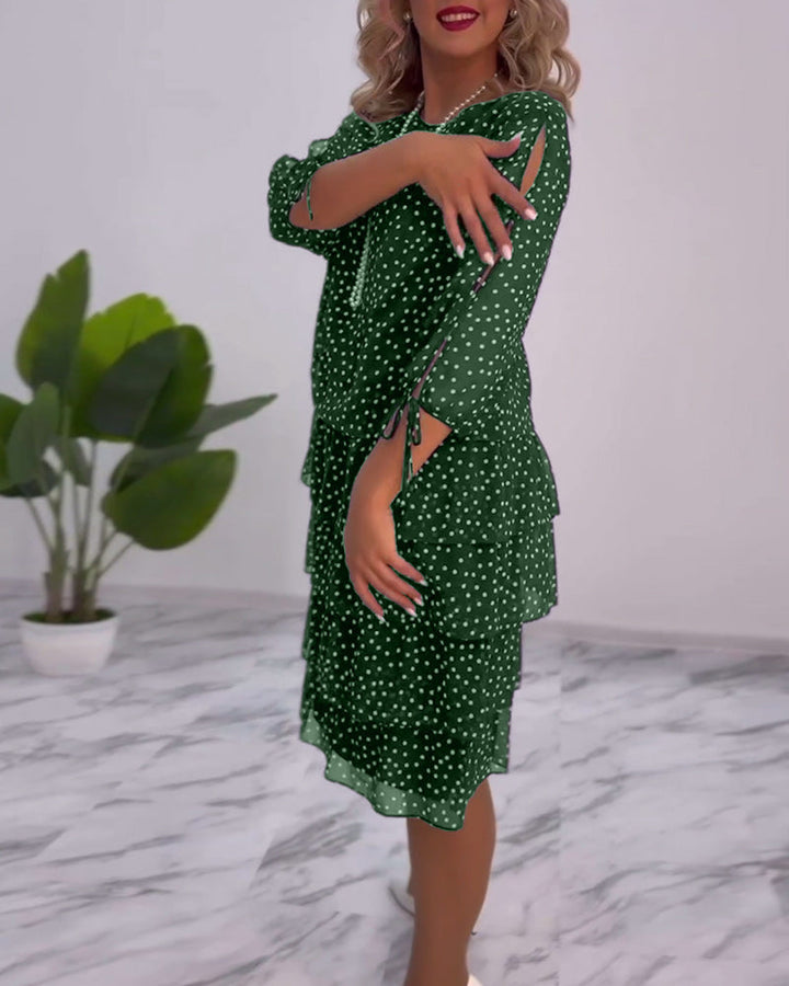 Robe élégante à couches avec imprimé pois