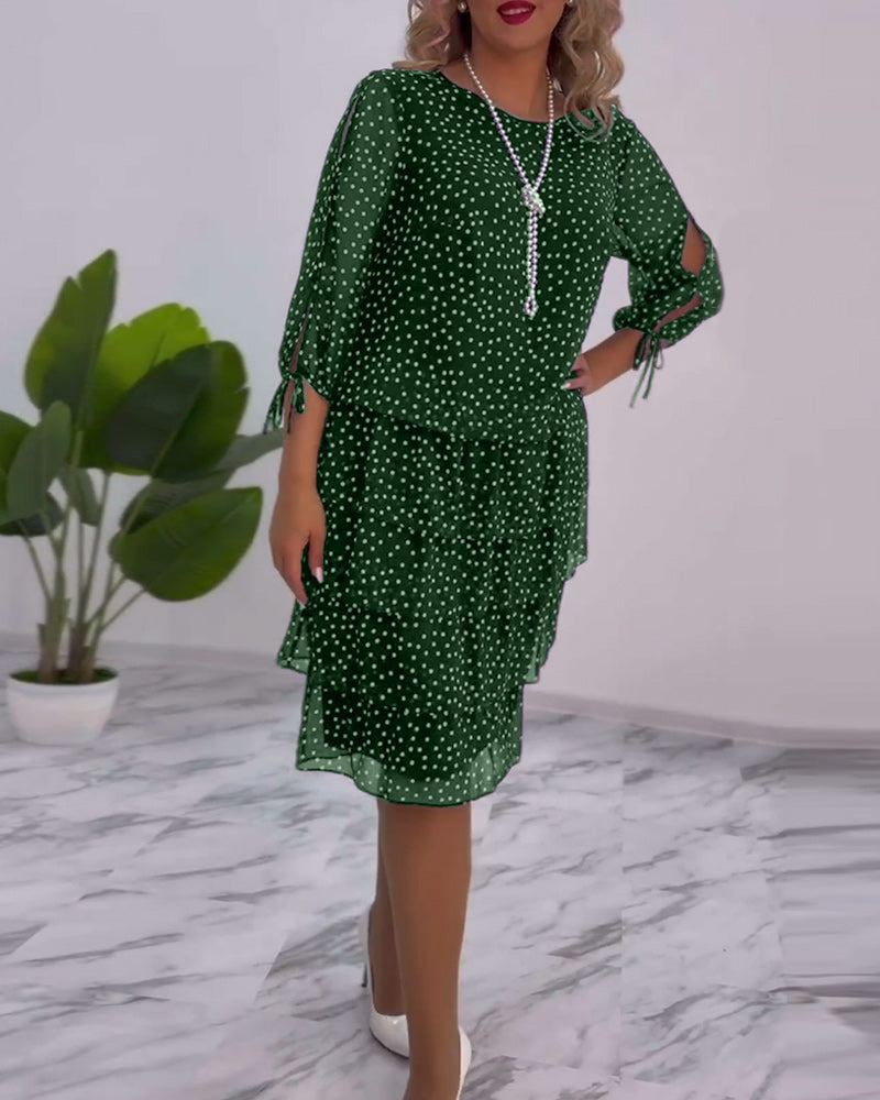 Robe élégante à couches avec imprimé pois